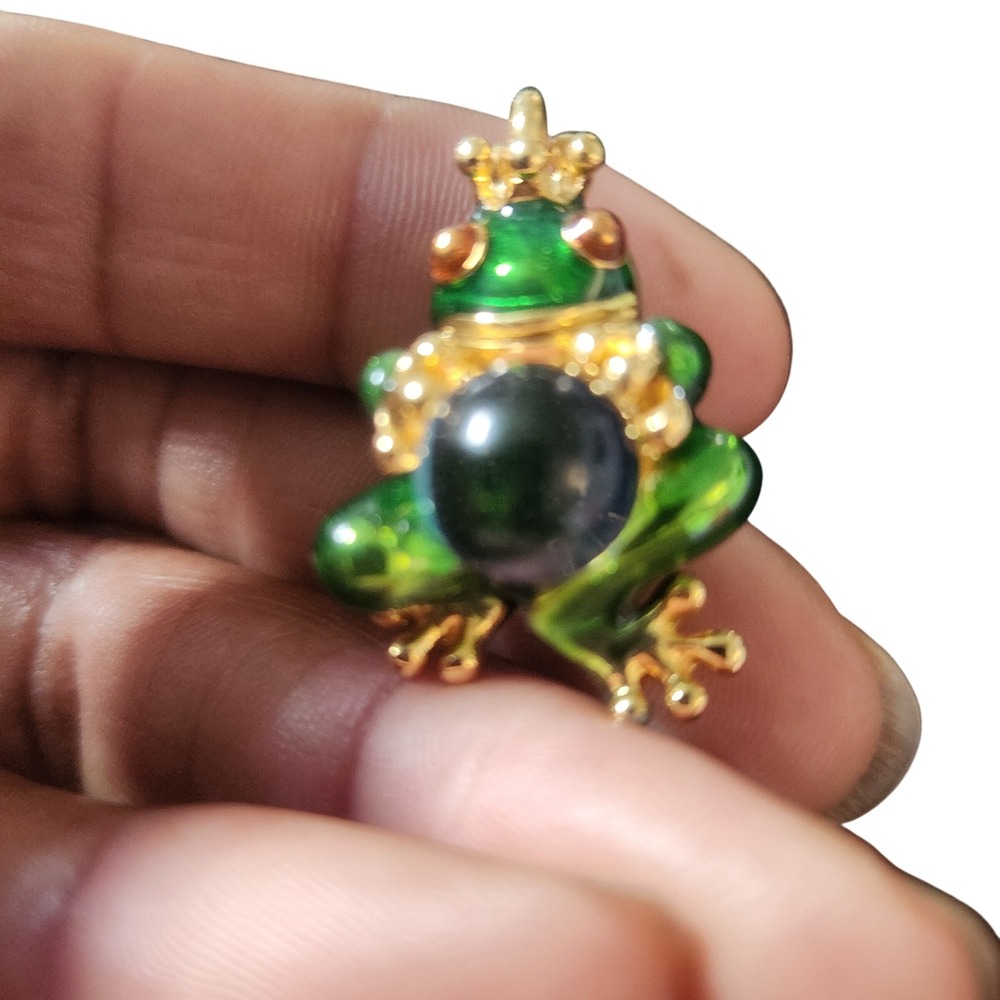 Green Enamel‎ Frog Prince Pendant Gold Tone Iridescent Orb Charm Fairytale